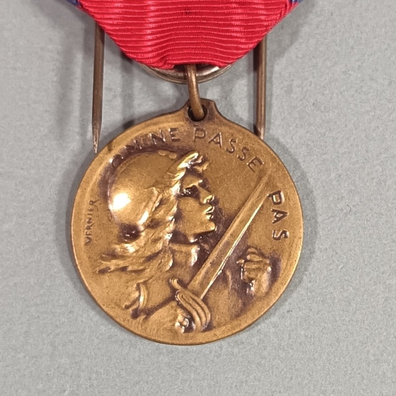 FRANCE MEDAILLE DE LA BATAILLE DE VERDUN ON NE PASSE PAS 21 FEVRIER 1916 PAR VERNIER DANS SA BOITE D'ORIGINE